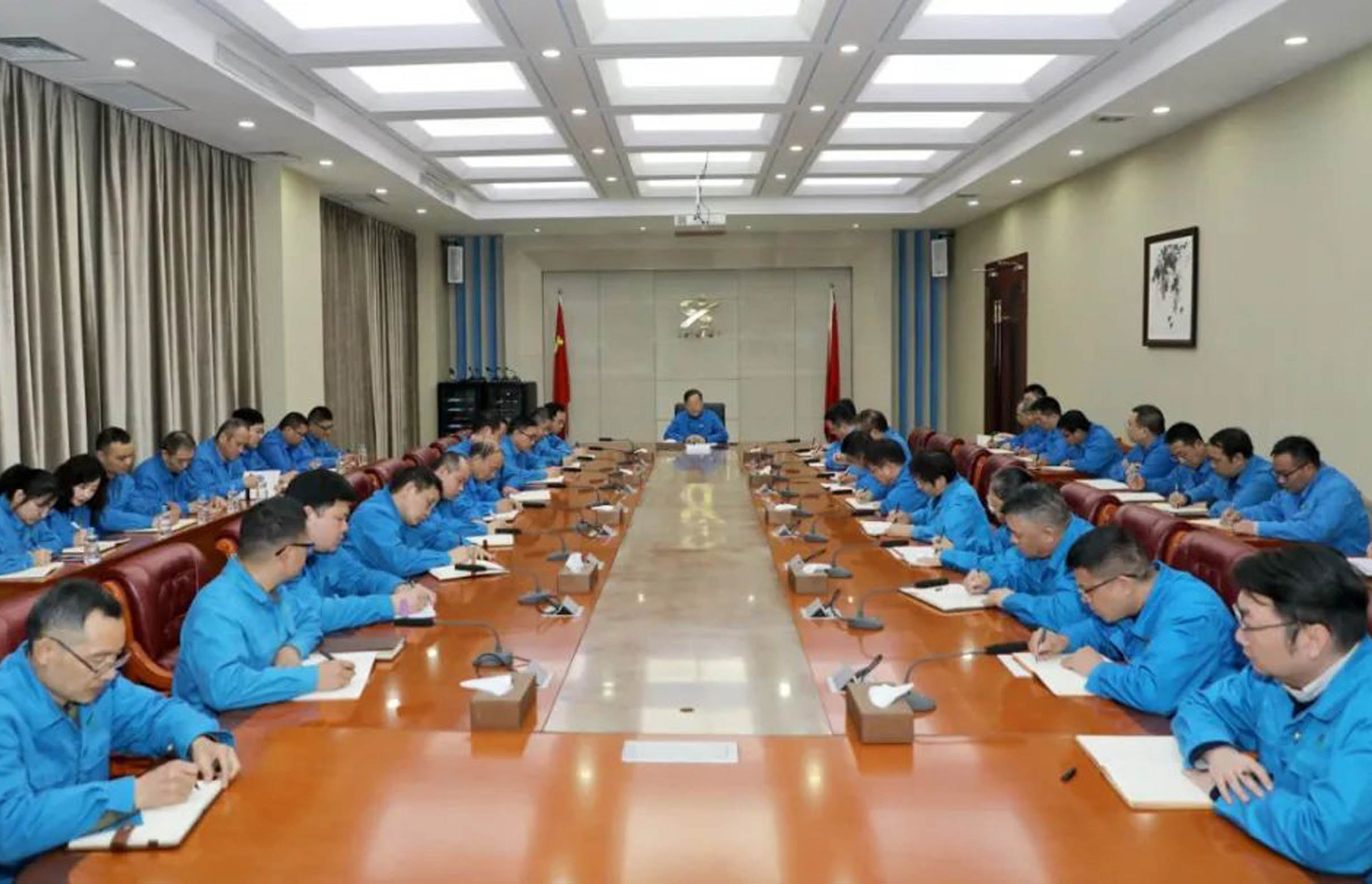 學(xué)習(xí)民營(yíng)企業(yè)座談會(huì)精神——森源集團(tuán)：發(fā)揮裝備能力強(qiáng)、制造能力強(qiáng)、創(chuàng)新能力強(qiáng)的優(yōu)勢(shì)，堅(jiān)守主業(yè)、做強(qiáng)實(shí)業(yè)。